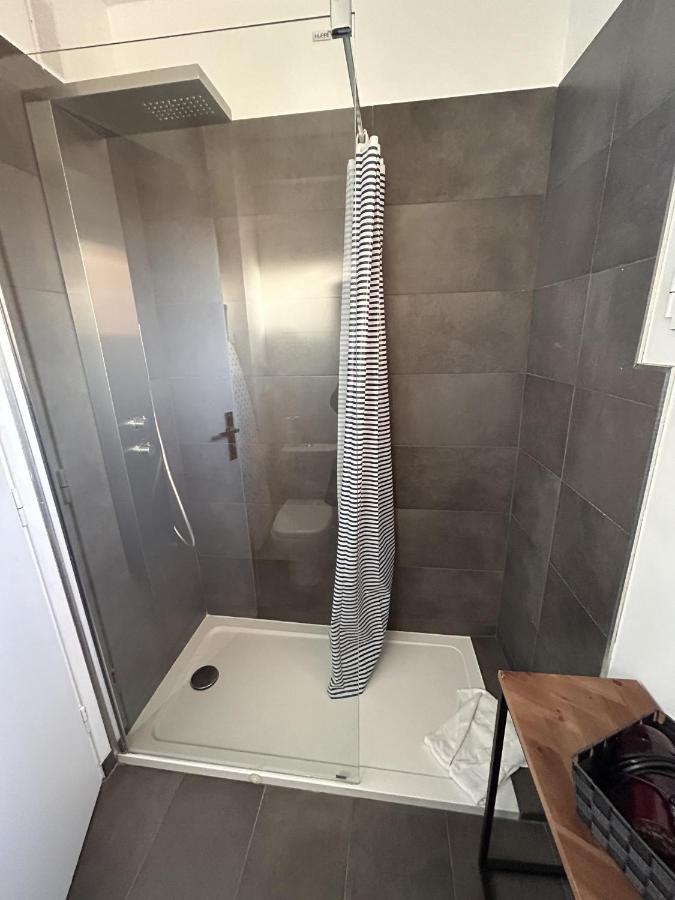 Le Verlaine, Studio En Centre Ville A Deux Minutes Des Plages Menton Exterior photo
